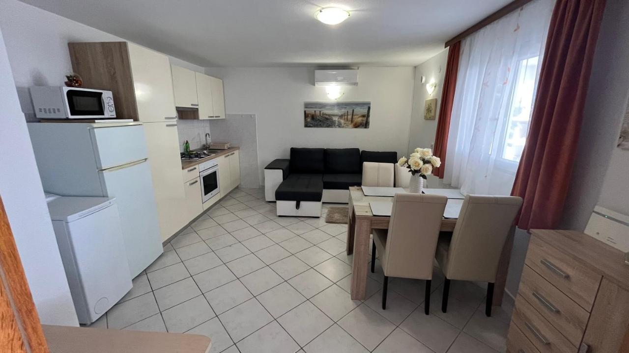 Apartment Ante Razanj Luaran gambar